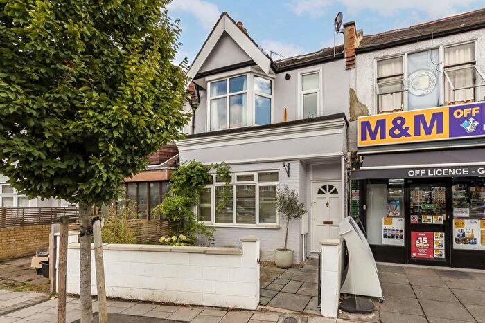 2 Bedroom Flat To Rent In White Hart Lane, London, SW13