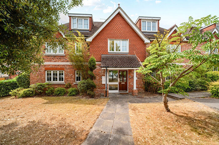 2 Bedroom Apartment For Sale In Bardeen Place, Bracknell, Berkshire, RG12