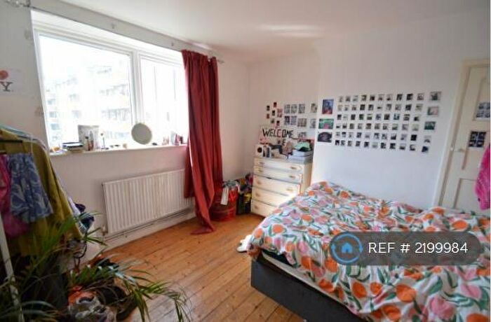 2 Bedroom Flat To Rent In Rogers Estate, London, E2