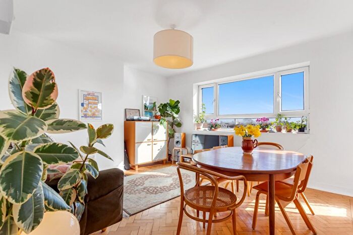 3 Bedroom Flat To Rent In Lordship Terrace, London, N16