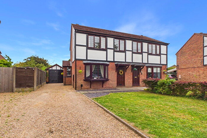 3 Bedroom Semi-Detached House For Sale In Chedworth Close, Lincoln, LN2