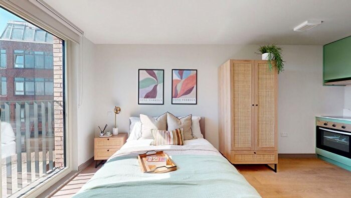 1 Bedroom Studio To Rent In Victoria Road, Feltham, TW13