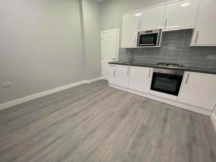 2 Bedroom Flat To Rent In Tulse Hill, London, SW2