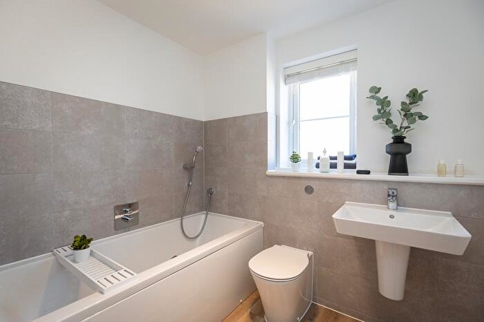 4 Bedroom Detached House For Sale In Celandine Gardens, Weldon Manor, NN17