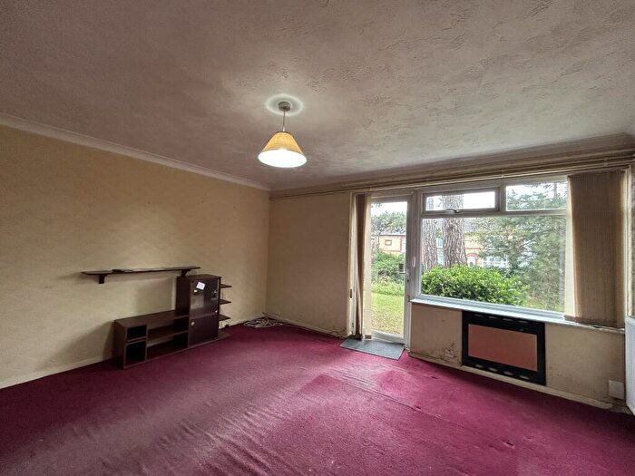 2 Bedroom Flat For Sale In Flat, Pine Lodge, Tonbridge Road, Maidstone, Kent, ME16