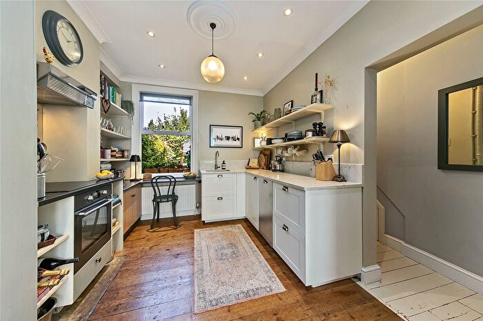 1 Bedroom Flat For Sale In Chilton Road, Kew, Surrey, TW9