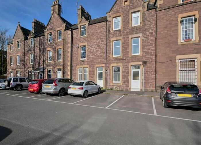2 Bedroom Flat To Rent In King Street, Crieff, PH7