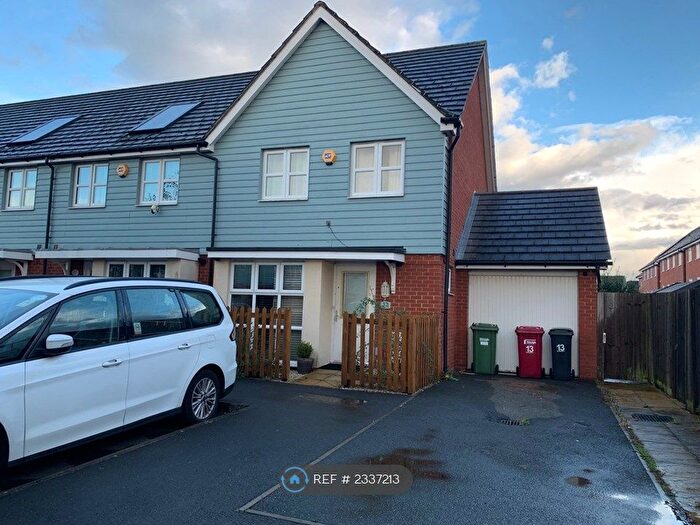 3 Bedroom End Of Terrace House To Rent In Glyncroft, Slough, SL1