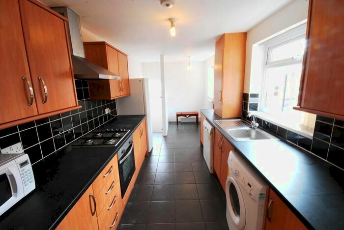 5 Bedroom Maisonette To Rent In Sandyford Road, Sandyford, Newcastle Upon Tyne NE2