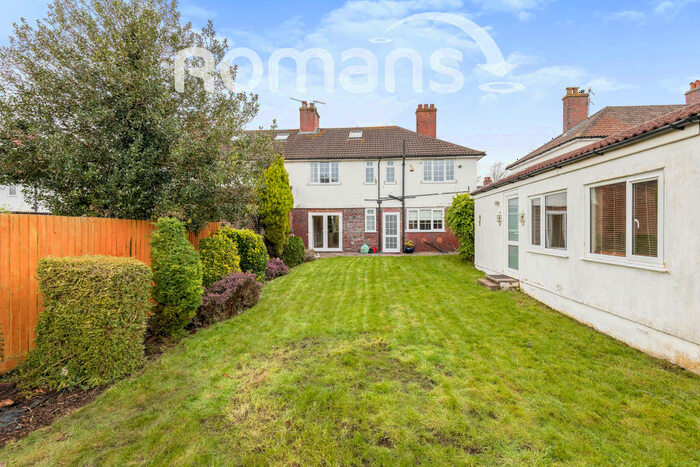 4 Bedroom Semi-Detached House To Rent In St. Edyths Road, BS9