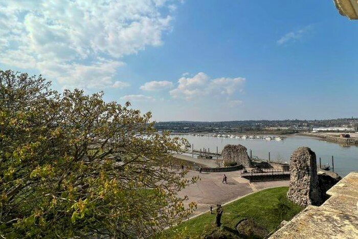 2 Bedroom Flat To Rent In Castle Hill, Rochester, ME1