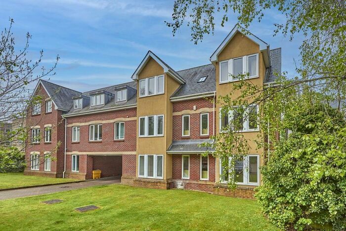 2 Bedroom Flat To Rent In Kings Court, Southdown Road, Harpenden, AL5