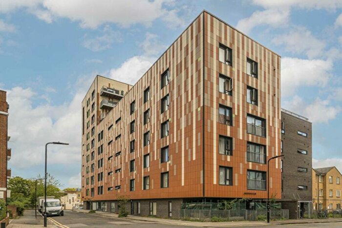 2 Bedroom Flat To Rent In Cresset Road, Hackney, E9