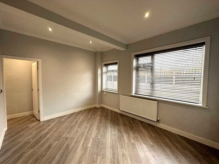 2 Bedroom Flat To Rent In Warwick Road, Scunthorpe, DN16