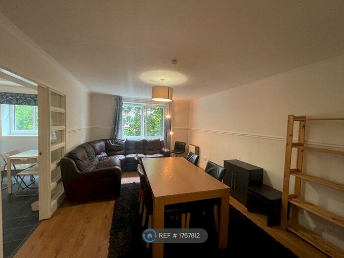 3 Bedroom Maisonette To Rent In Lenzie Way, Glasgow, G21