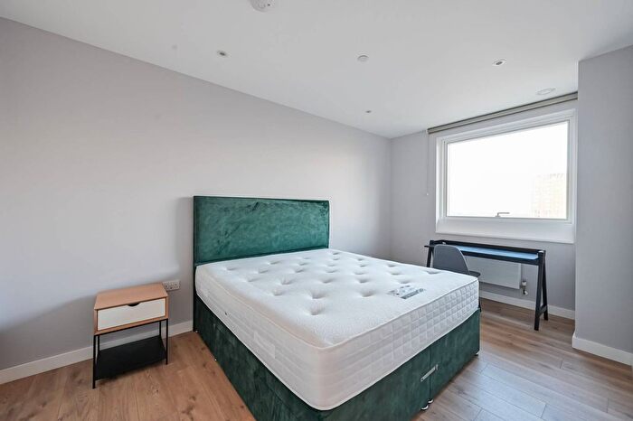 1 Bedroom Flat To Rent In Hightail Point, East Village, Stratford, London, E20