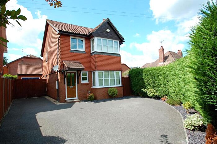 3 Bedroom Detached House To Rent In Princes Road, Petersfield., GU32