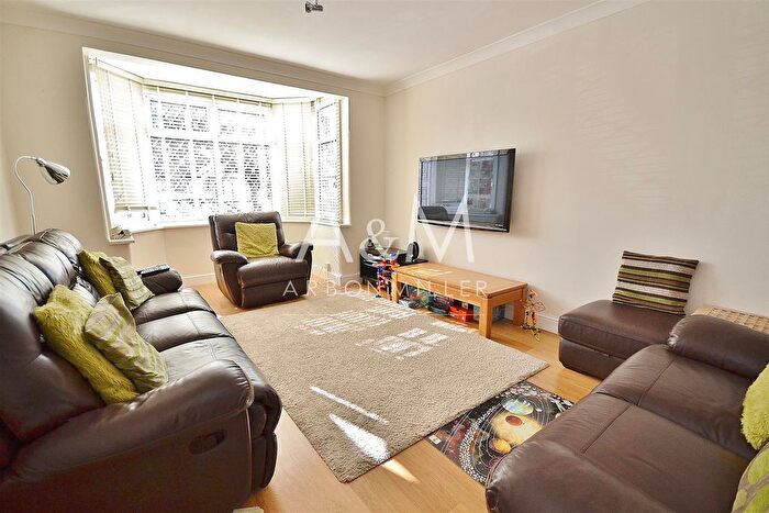 4 Bedroom Property To Rent In Queenborough Gardens, Gants Hill, IG2