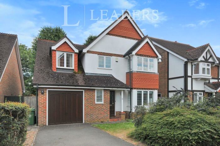 4 Bedroom Detached House To Rent In Greenfield Drive, Bromley, BR1