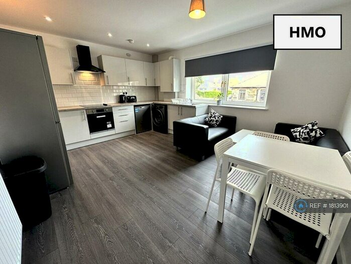 4 Bedroom Flat To Rent In Wedderlea Drive, Glasgow, G52