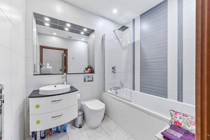 2 Bedroom Flat For Sale In Newgate Tower, Croydon, CR0