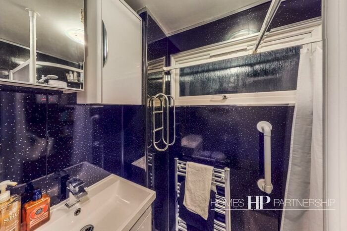 1 Bedroom Property To Rent In Ifield, RH11