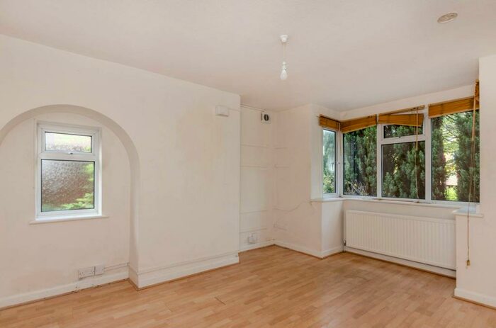 6 Bedroom Detached House To Rent In Ashenden Road, Guildford, GU2