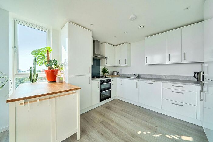 4 Bedroom Flat For Sale In Beulah Hill, Upper Norwood, London, SE19