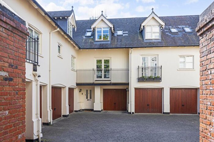 3 Bedroom Mews To Rent In Fauconberg Mews Cheltenham, GL50
