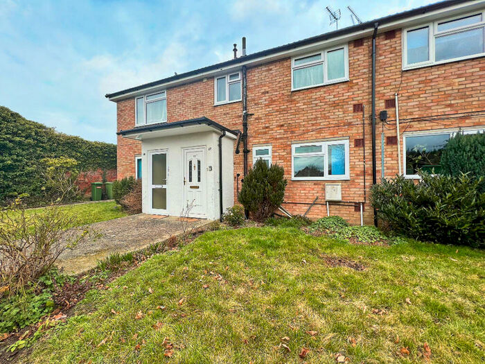 2 Bedroom Apartment To Rent In Sand Hill Court, Farnborough, GU14