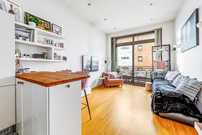 1 Bedroom Flat To Rent In Anthony Court, Larden Road, London, W3