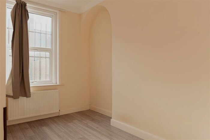 1 Bedroom Flat To Rent In Station Road, Redhill, RH1