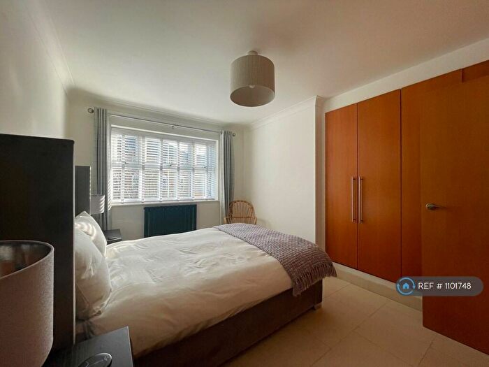 2 Bedroom Flat To Rent In Collard Place, London, NW1