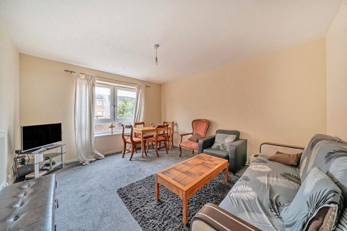 1 Bedroom Apartment For Sale In Hillery Close, London, SE17