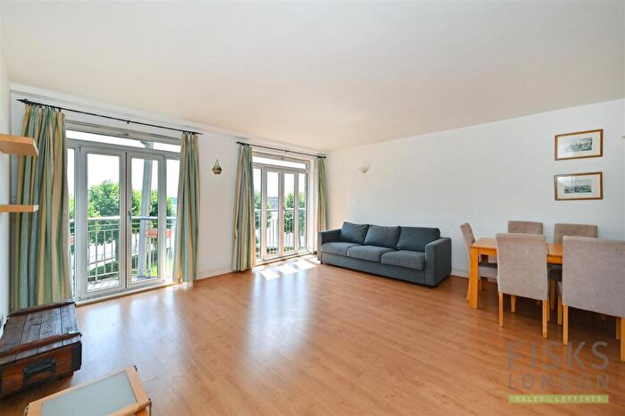 2 Bedroom Apartment To Rent In Dundee Wharf, Canary Wharf, E14