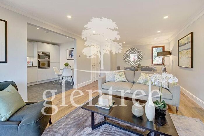 3 Bedroom Flat To Rent In Beechcroft Avenue, Golders Green, NW11
