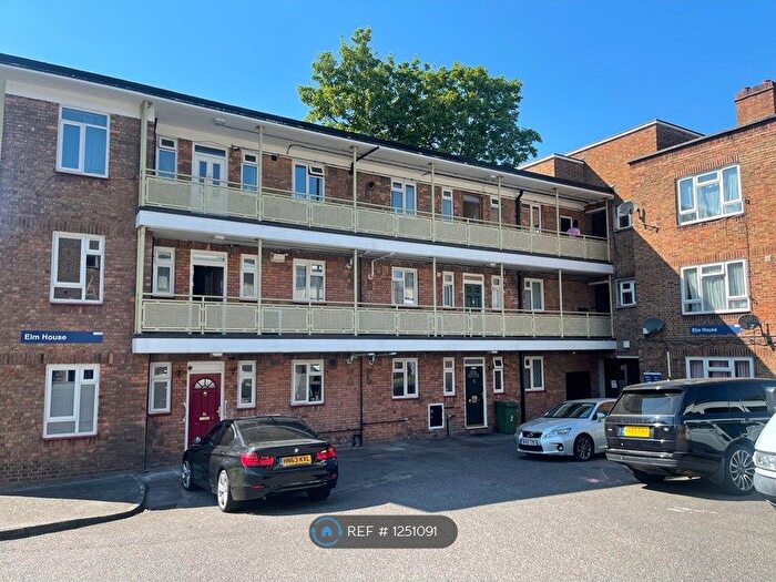 2 Bedroom Flat To Rent In Elm House, London, SE4