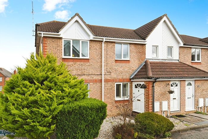 2 Bedroom Maisonette For Sale In Nottingham Way, Basildon, Essex, SS16