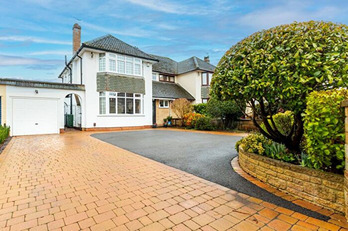 3 Bedroom Semi Detached House For Sale In Oakleigh Close, Backwell, BS48