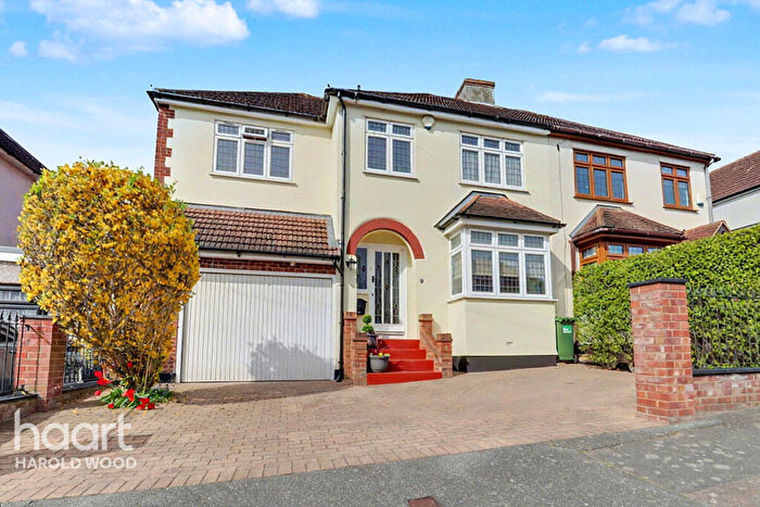 4 Bedroom Semi Detached House For Sale In Kenilworth Avenue, Harold Park, RM3