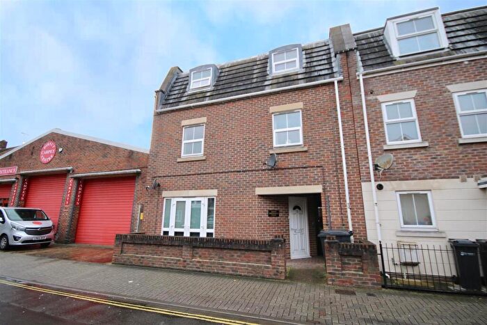 1 Bedroom Flat For Sale In Claremont Road, Portsmouth, PO1