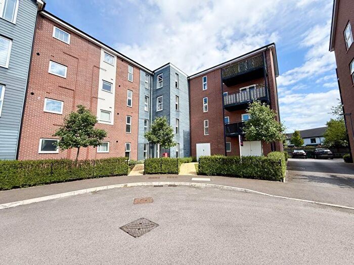 2 Bedroom Flat For Sale In Dukeminster Road, Dunstable, LU5