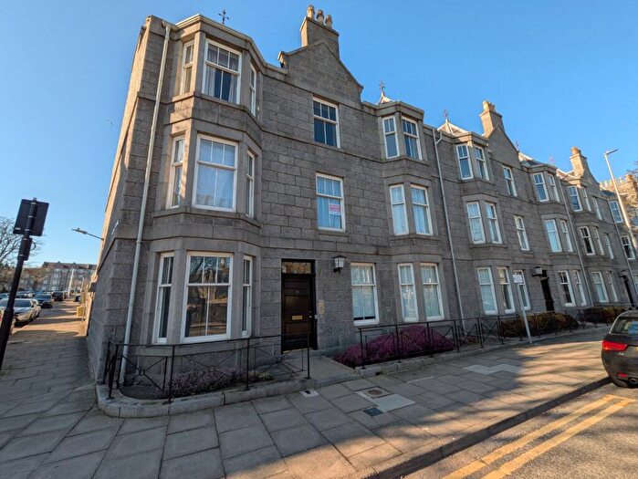 3 Bedroom Flat To Rent In Whitehall Place, Aberdeen, AB25
