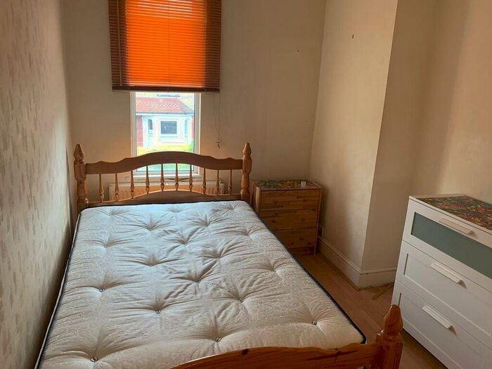 3 Bedroom Maisonette To Rent In Dudley Road, Kingston Upon Thames, Surrey, KT1
