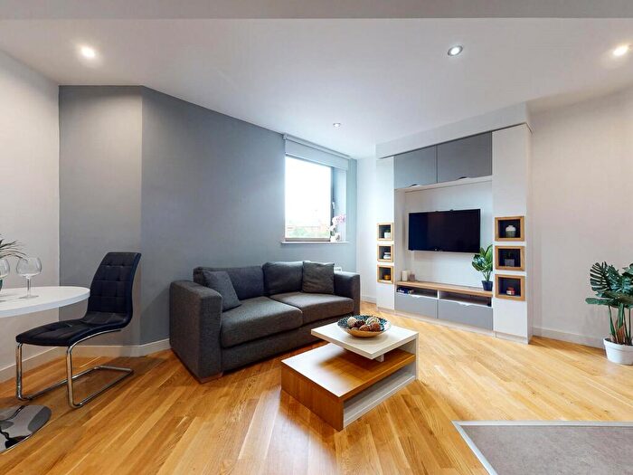 Apartment To Rent In Apt, Q Two Residence #, LS1