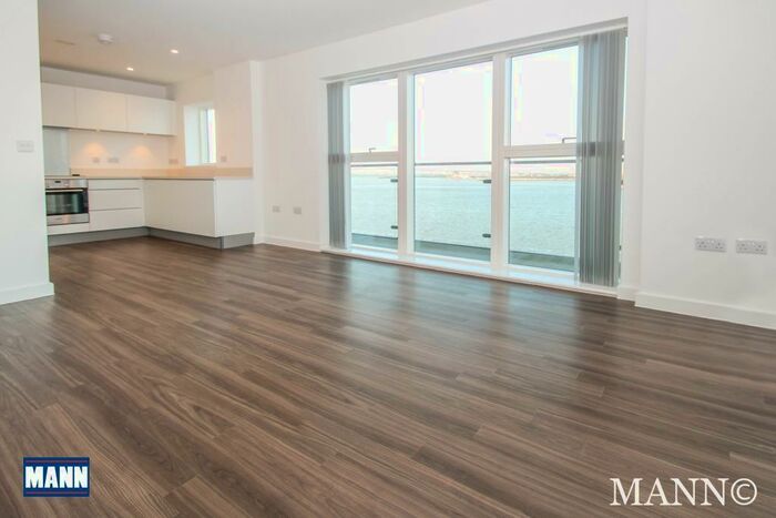 2 Bedroom Flat To Rent In Darbyshire House, Greenhithe, DA9