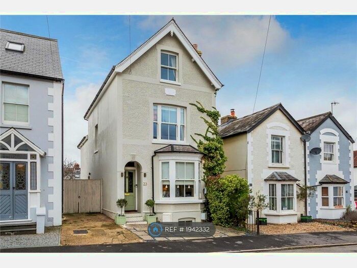 4 Bedroom Detached House To Rent In South Road, Reigate, RH2