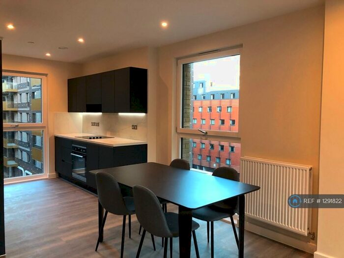 3 Bedroom Flat To Rent In Blackhorse View, London, E17