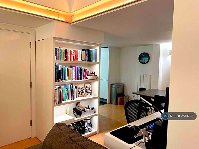 2 Bedroom Flat To Rent In Cadogan Road, Greater London, SE18