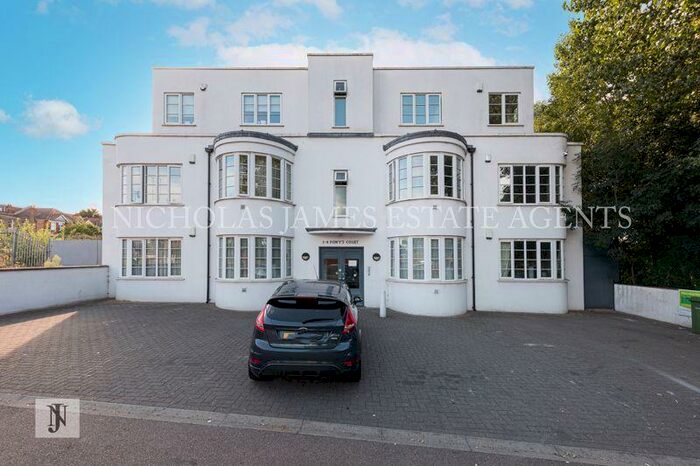 3 Bedroom Flat To Rent In Bowes Road, Bounds Green, N11